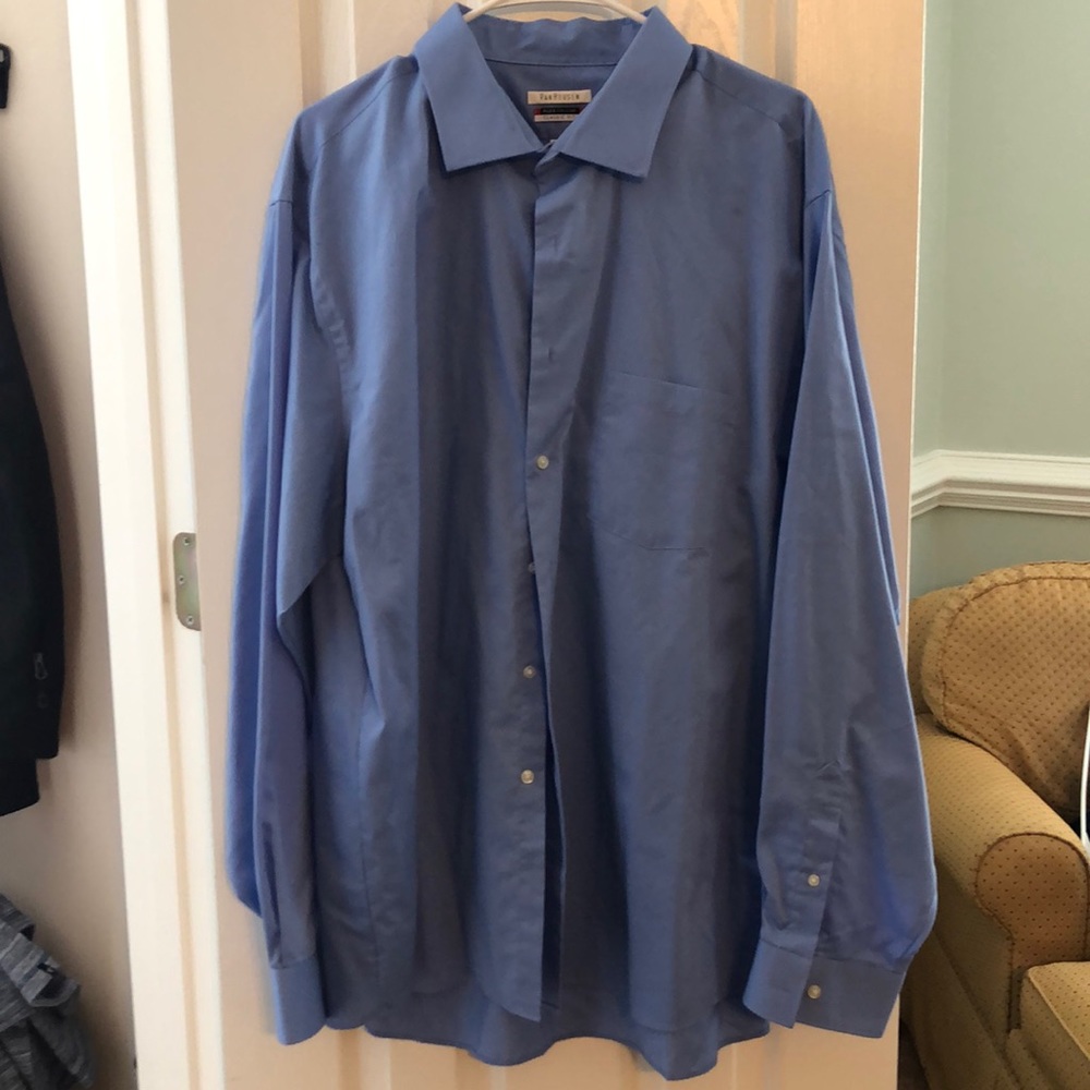Men's Van Heusen button down dress shirt